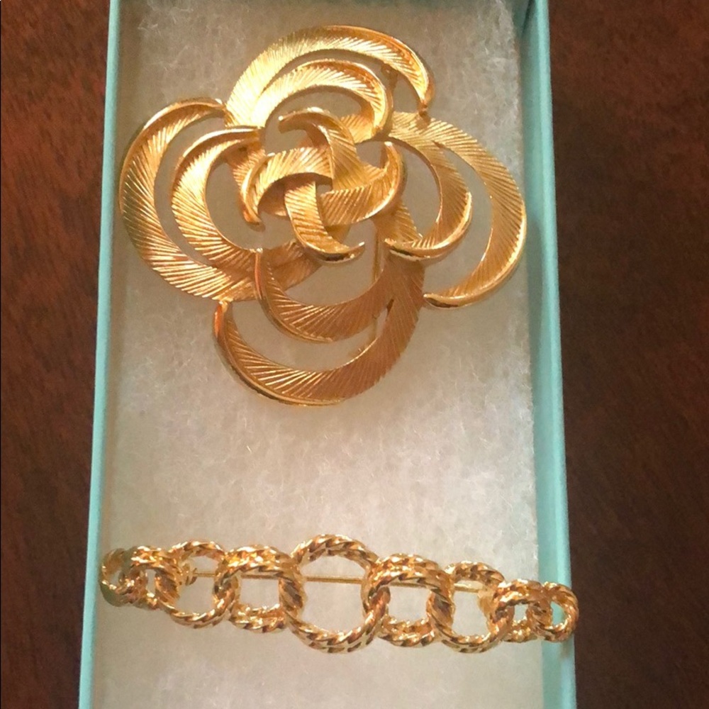 Stunning pin set: Monet & Trifari PLUS  EXTRAS!